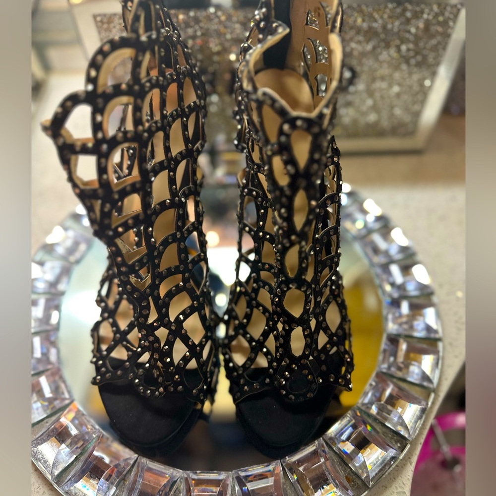 Beautiful studded heels size 10